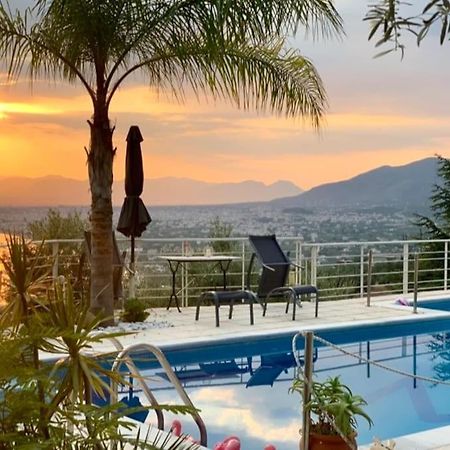 Marine'S Lux Villa:Golden Sunset كالاماتا المظهر الخارجي الصورة