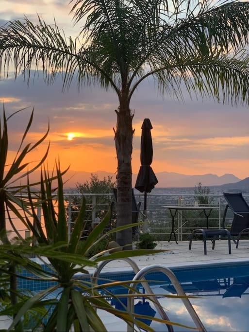 Marine'S Lux Villa:Golden Sunset كالاماتا المظهر الخارجي الصورة