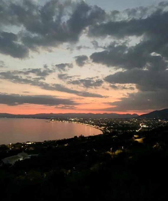 Marine'S Lux Villa:Golden Sunset كالاماتا المظهر الخارجي الصورة