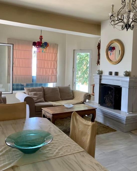 Marine'S Lux Villa:Golden Sunset كالاماتا المظهر الخارجي الصورة